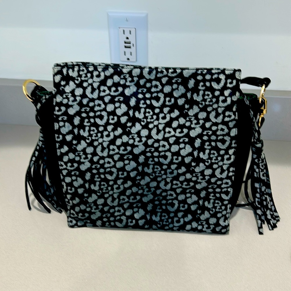 Beautiful Kelly Wynne handbag